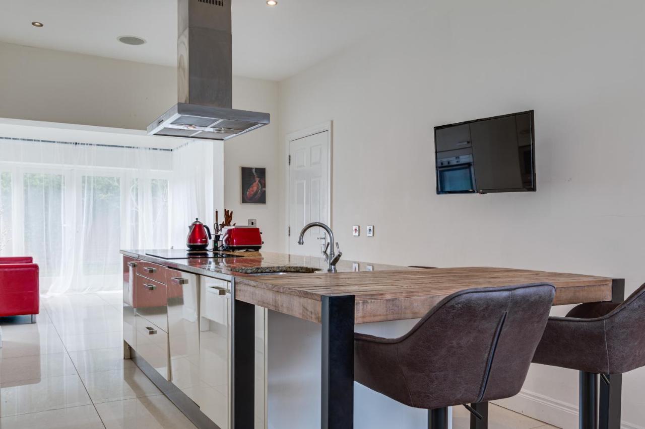 Modern, Luxury Suites With Private Bathrooms Close To Centre