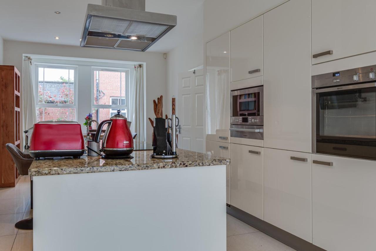 Modern, Luxury Suites With Private Bathrooms Close To Centre